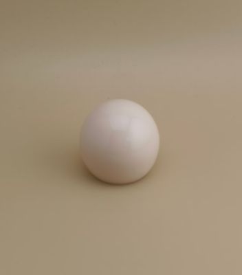 Biała plastikowa gładka sferyczna pokrywka do butelek kosmetycznych