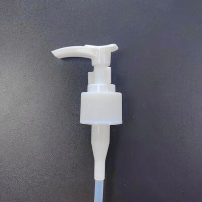 Zamknięcie za pomocą klepy 24/410 do pompy balsamów Wyposażenie w balsamy w kolorze białym Plastikowe pompy balsamów do szamponu