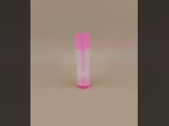 Małe, gładkie, przejrzyste opakowania balsam do ust z różową pokrywką do szminki