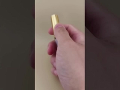 Kosmetyczna szczotka do oczu z złotym nakrętkiem