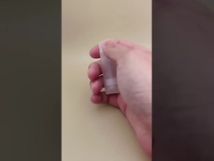 Przezroczyste małe opakowanie w kształcie elipsy do balsamu do ust