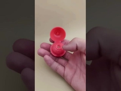 Jasnoczerwona plastikowa gładka matowa sferyczna pokrywka do butelek kosmetycznych