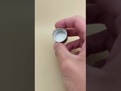 Plastikowa okrągła gładka nakrętka z fakturą drewna do butelek kosmetycznych