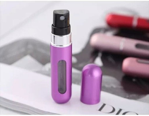 Branding ułatwiony białą pompą perfumy