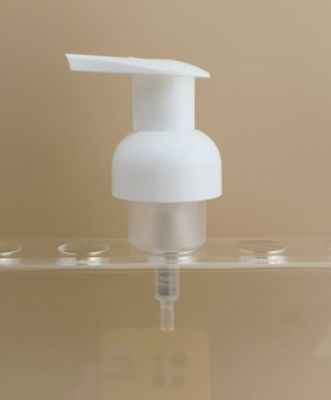 Delikatny projekt białej plastikowej pompy piankowej do butelek szamponu