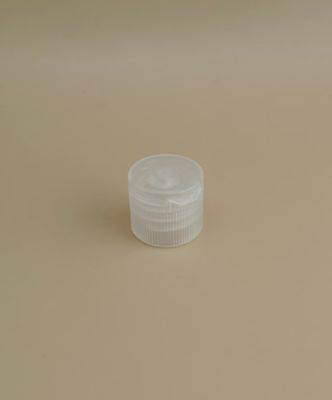 Małe, przejrzyste, okrągłe, z żebrami plastikowe pokrywki do butelek kosmetycznych