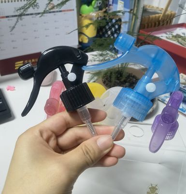 Przejrzysty spryskarz do czyszczenia gospodarstw domowych