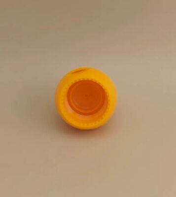 Żółta plastikowa gładka, matowa, kulista pokrywa do butelek kosmetycznych