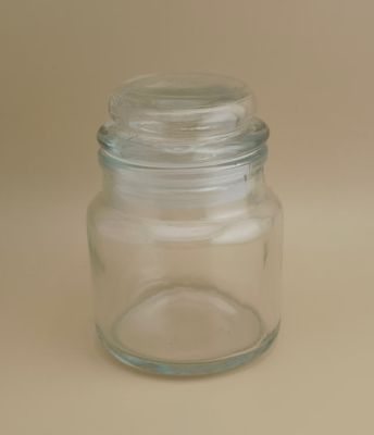 Delikatny, przezroczysty kubek na świecę o eleganckim designie na festiwal