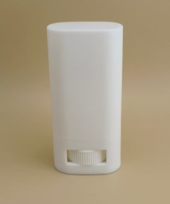 Plastikowe białe płaskie gładkie opakowanie na balsam do ust z możliwością zamknięcia CRC, odpowiednie do opakowań kosmetycznych na pomadki